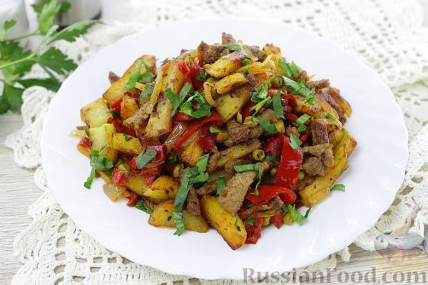 Картофель, жаренный с мясом и овощами