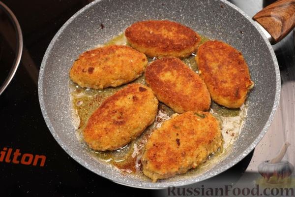 Рыбные зразы с салом, грибами и сыром